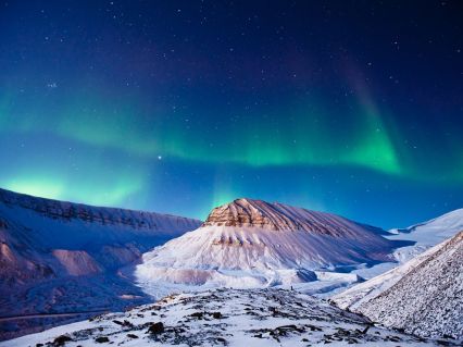 Aurora on Svalbard (photography.nationalgeographic.com)